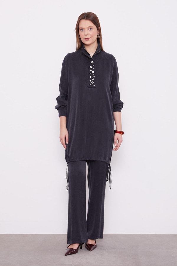 LevidorSiyah Dik Yaka Düğme Detaylı Cupra İkili Takım