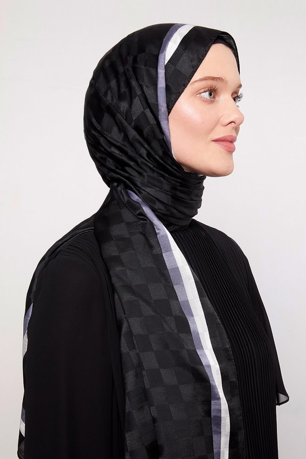 LevidorSiyah-Ekru Çizgili Dama Desen Monogram Şal