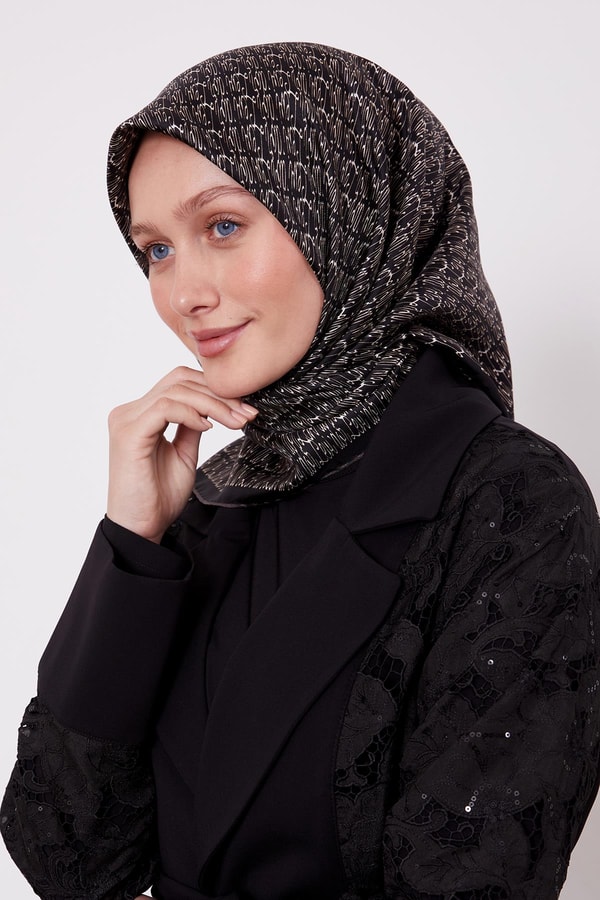 LevidorSiyah El Yazısı Desen Twill İpek Eşarp