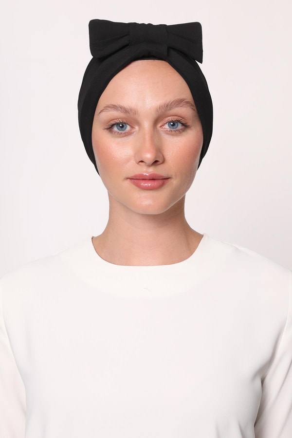 LevidorSiyah Fiyonklu Çapraz Bone