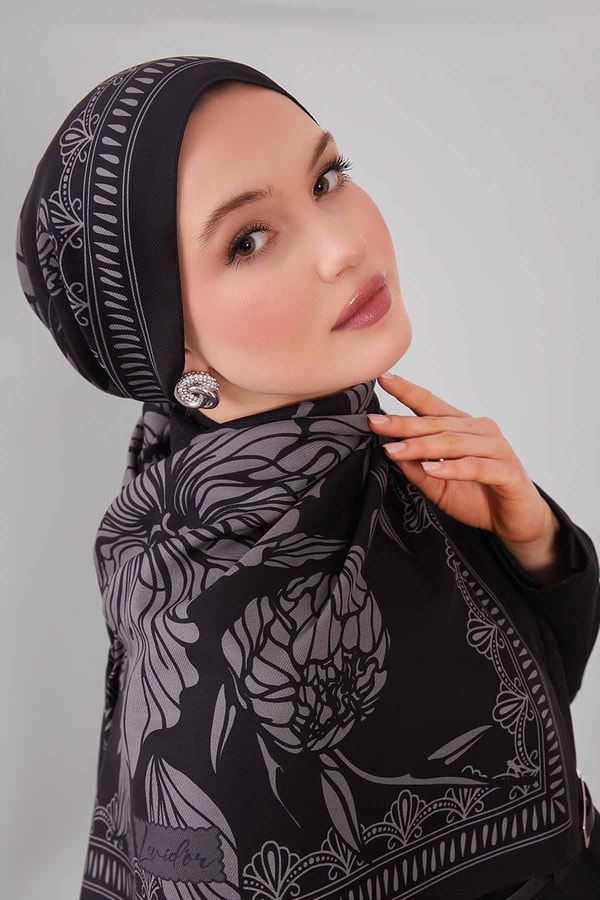 LevidorSiyah-Gri Çiçek Desenli Yün İpek Şal