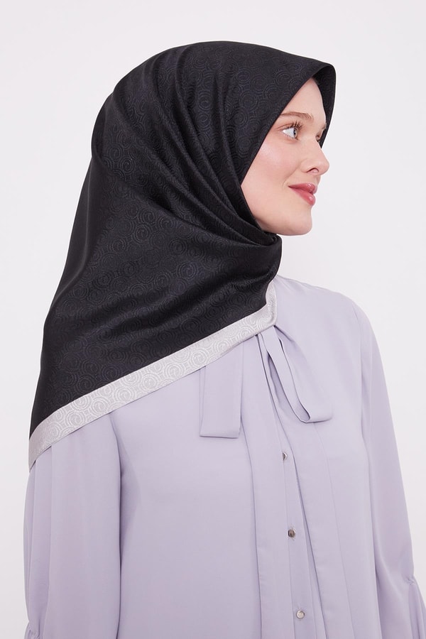 LevidorSiyah-Gri Halka Desen Monogram Eşarp