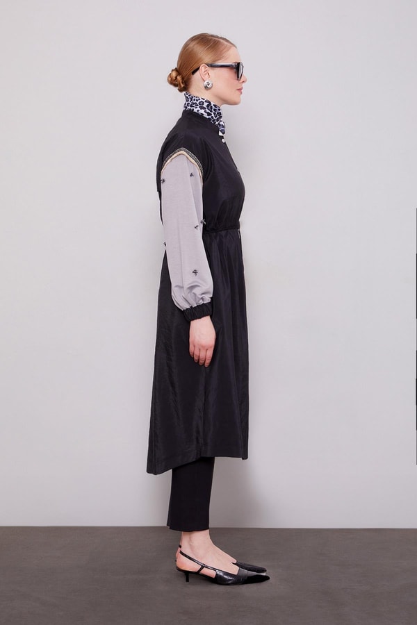 LevidorSiyah-Gri Kapüşonlu Kolları İşlemeli Trençkot