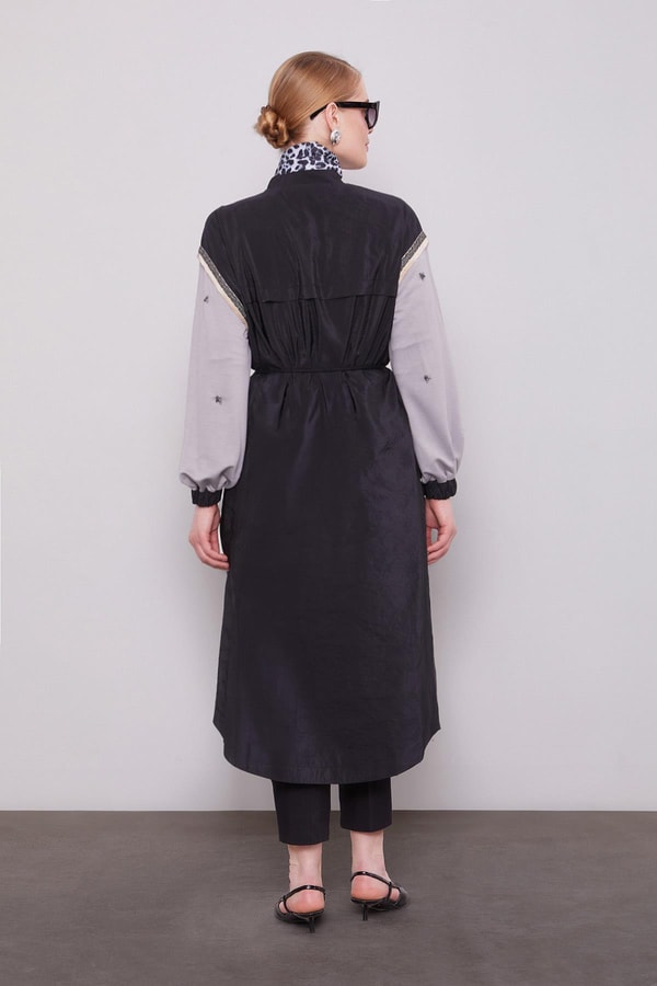 LevidorSiyah-Gri Kapüşonlu Kolları İşlemeli Trençkot