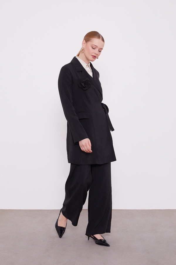 LevidorSiyah Gül Broş Detaylı Ceket Takım