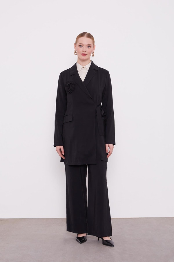 LevidorSiyah Gül Broş Detaylı Ceket Takım