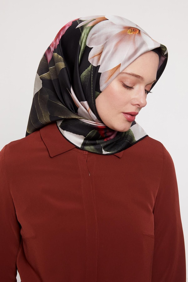 LevidorSiyah Gül Desen Twill İpek Eşarp