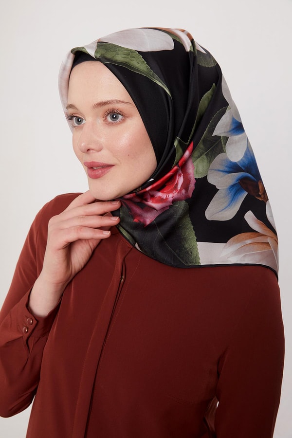 LevidorSiyah Gül Desen Twill İpek Eşarp