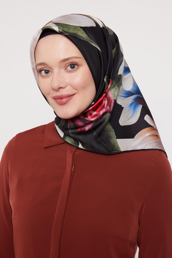 LevidorSiyah Gül Desen Twill İpek Eşarp