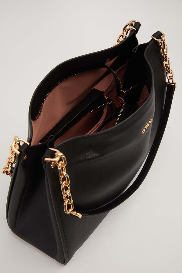 LevidorSiyah Halka Zincir Detaylı Omuz Çantası