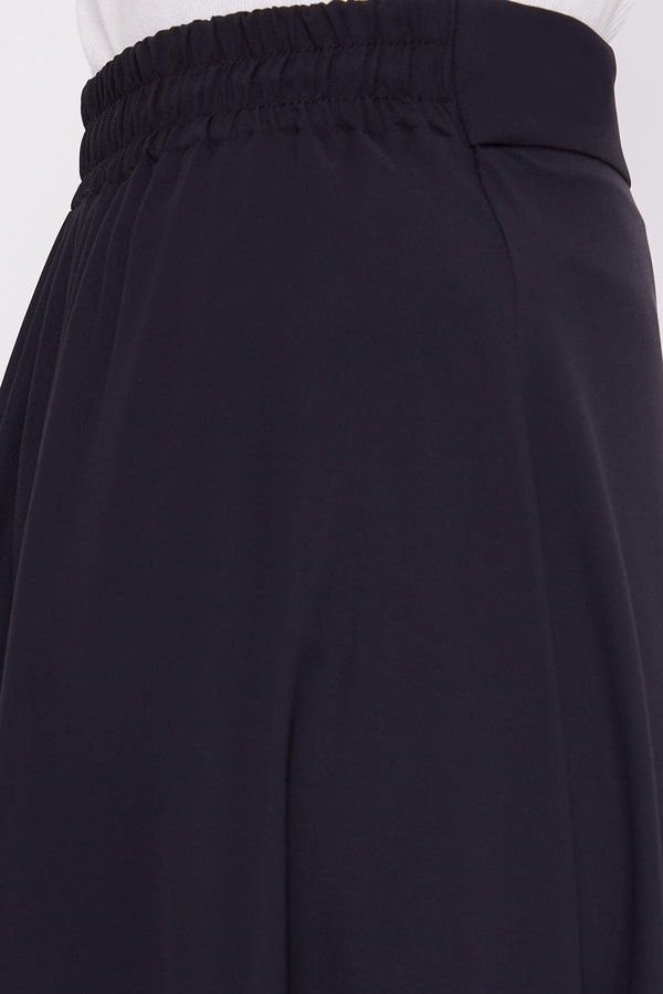 LevidorSiyah İnci Yaka Detay Etek Takım