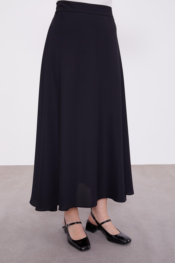 LevidorSiyah İnci Yaka Detay Etek Takım