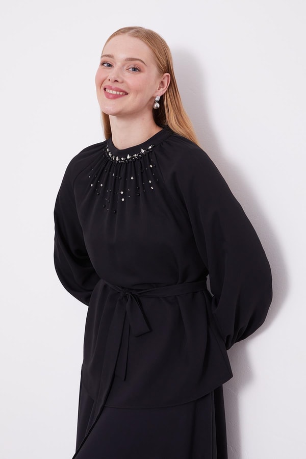 LevidorSiyah İnci Yaka Detay Etek Takım