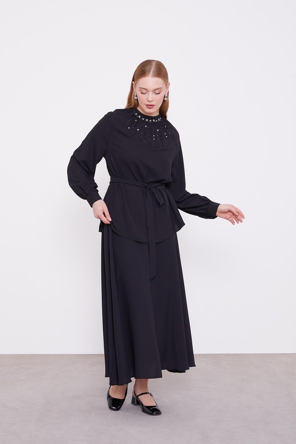 LevidorSiyah İnci Yaka Detay Etek Takım