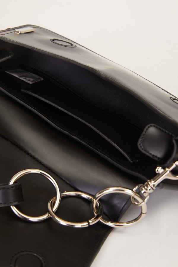 LevidorSiyah Kapaklı Deri Asklı Baget Çanta