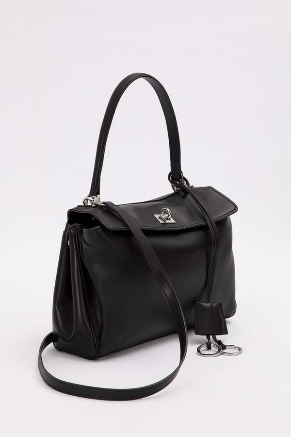 LevidorSiyah Kapama Kilit Aksesuarlı Omuz Çantası