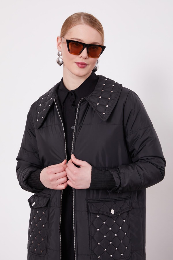 LevidorSiyah Kapitone Cep Detaylı Mont