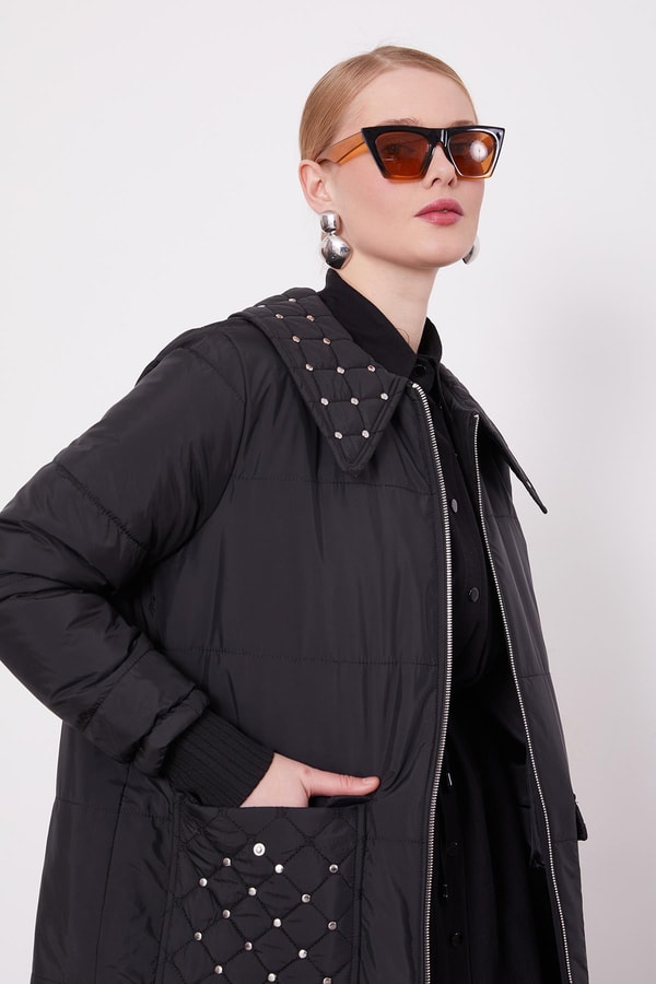 LevidorSiyah Kapitone Cep Detaylı Mont