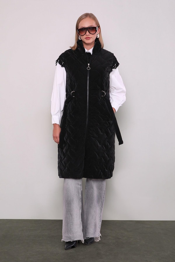 LevidorSiyah Kapitone Desen Kemerli Yelek