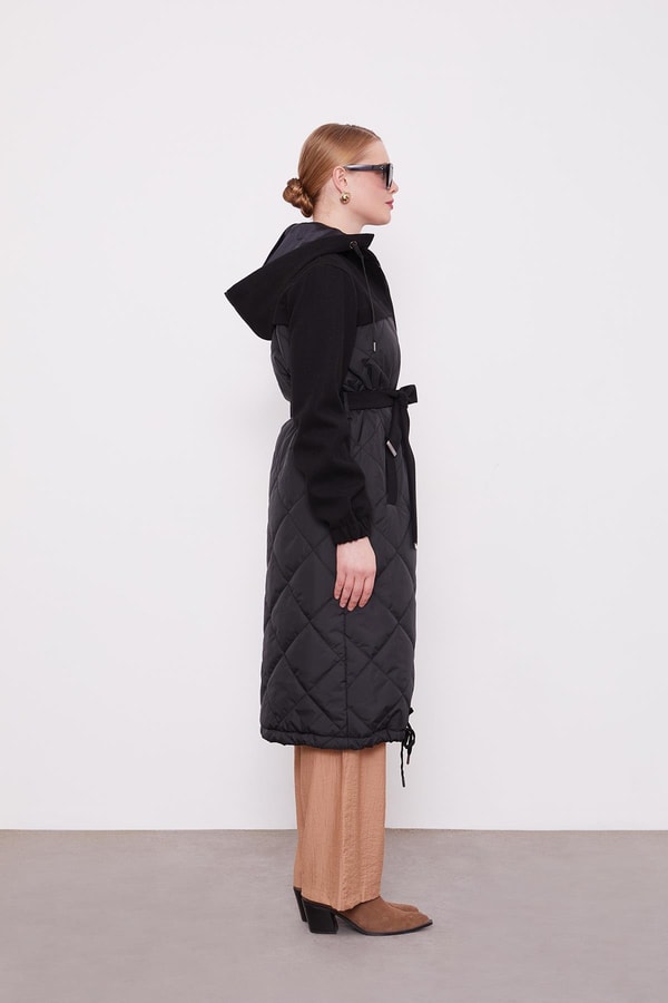 LevidorSiyah Kapitone Kaşeli Kuşak Detay Mont