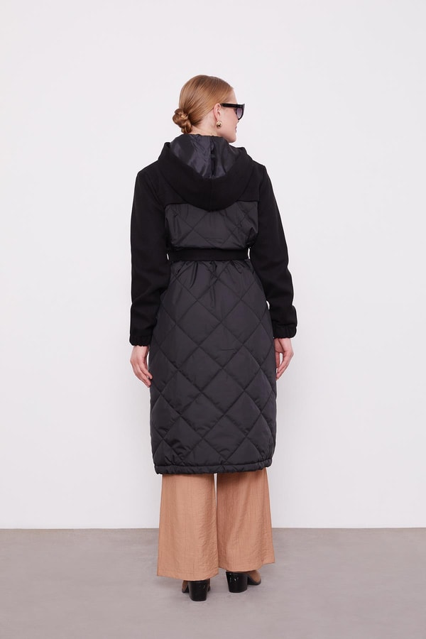 LevidorSiyah Kapitone Kaşeli Kuşak Detay Mont