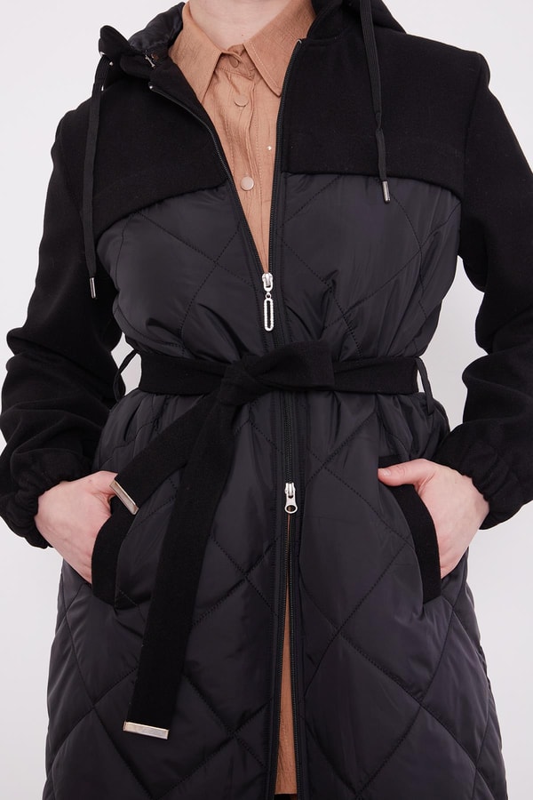 LevidorSiyah Kapitone Kaşeli Kuşak Detay Mont