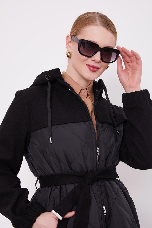 LevidorSiyah Kapitone Kaşeli Kuşak Detay Mont