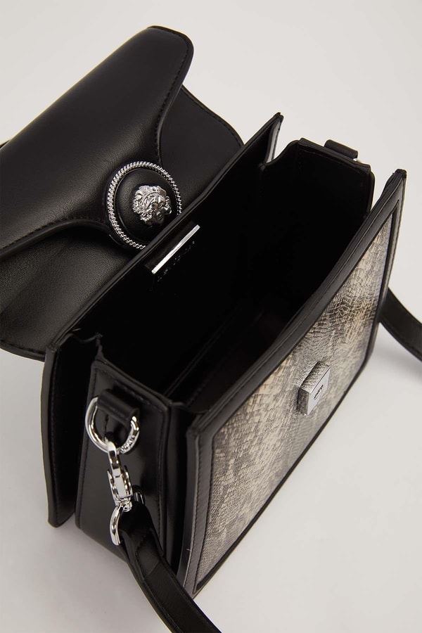 LevidorSiyah Kare Form Yılan Deri Model El Çantası