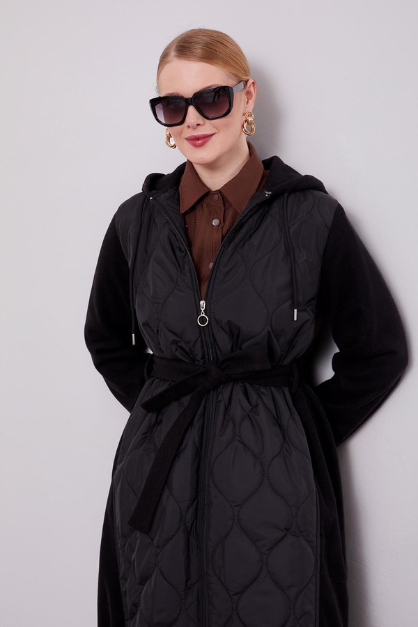 LevidorSiyah Kaşe Detaylı Kapitone Mont