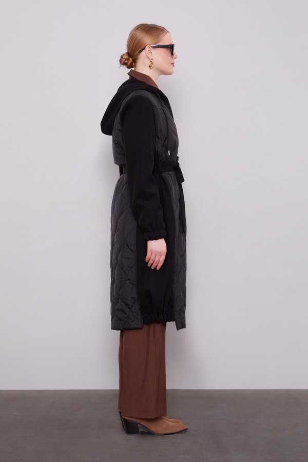 LevidorSiyah Kaşe Detaylı Kapitone Mont