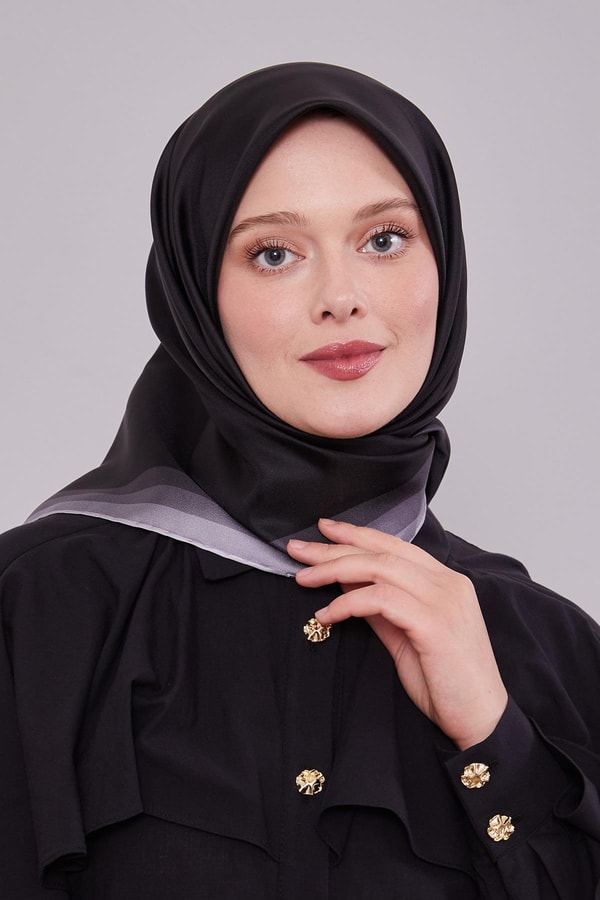 LevidorSiyah Kenar Bordürlü Twill İpek Eşarp