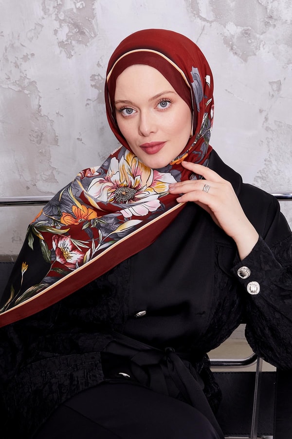 LevidorSiyah Kenar Çiçek Desen Royal Şal