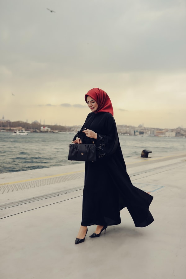 LevidorSiyah-Kırmızı Çift Taraflı Twill İpek Eşarp