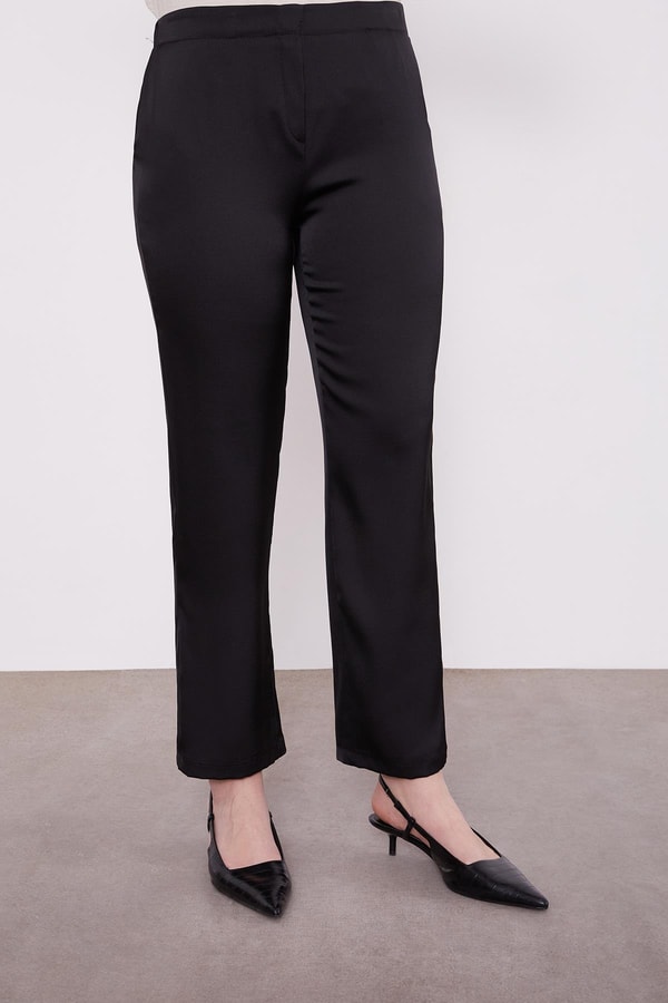 LevidorSiyah Kol Fırfır Detaylı İkili Takım