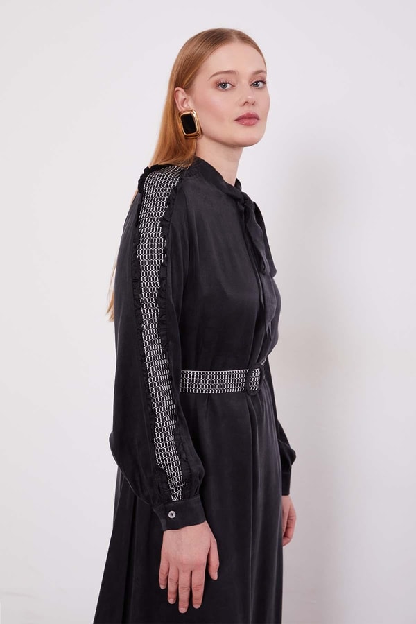 LevidorSiyah Kol Güpürlü Cupra Elbise