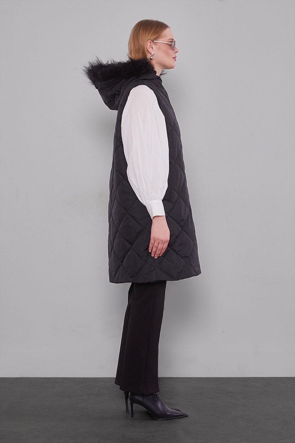 LevidorSiyah Kürk Kapüşonlu Şişme Yelek