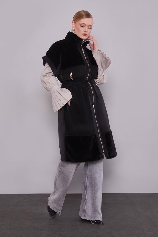 LevidorSiyah Kürk Yakalı Yelek