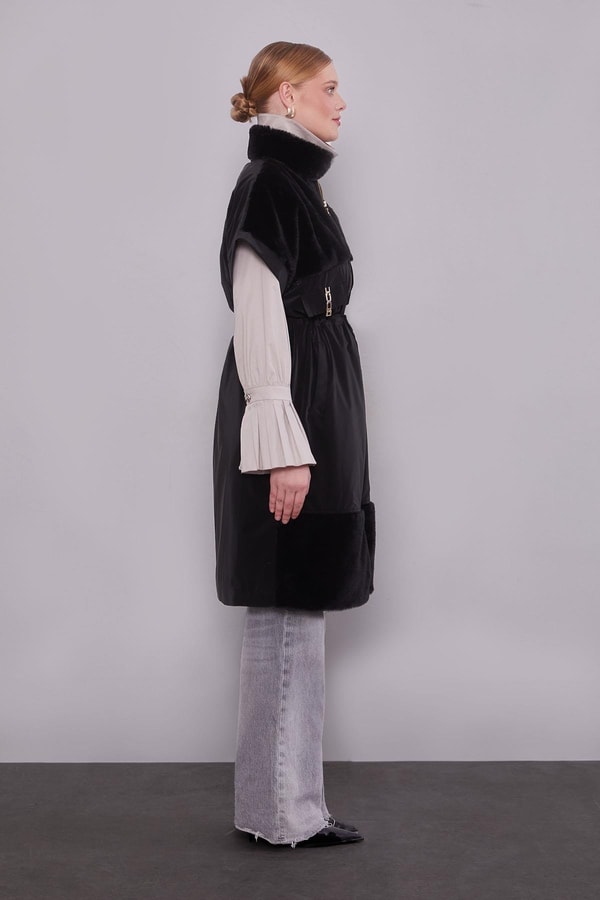 LevidorSiyah Kürk Yakalı Yelek