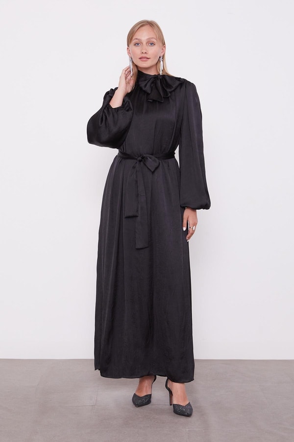 LevidorSiyah Kuşak Detaylı Saten Kraş Elbise