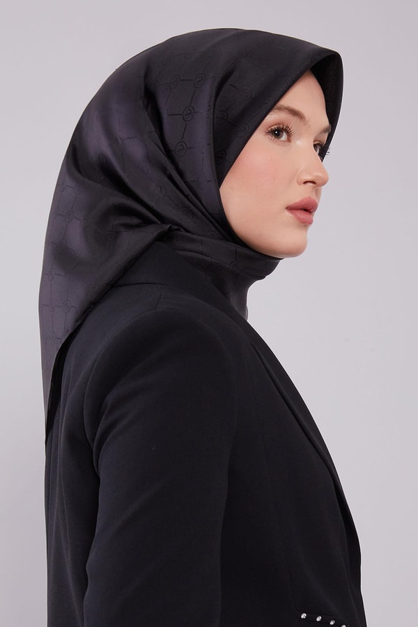 LevidorSiyah L Desen Monogram İpek Eşarp