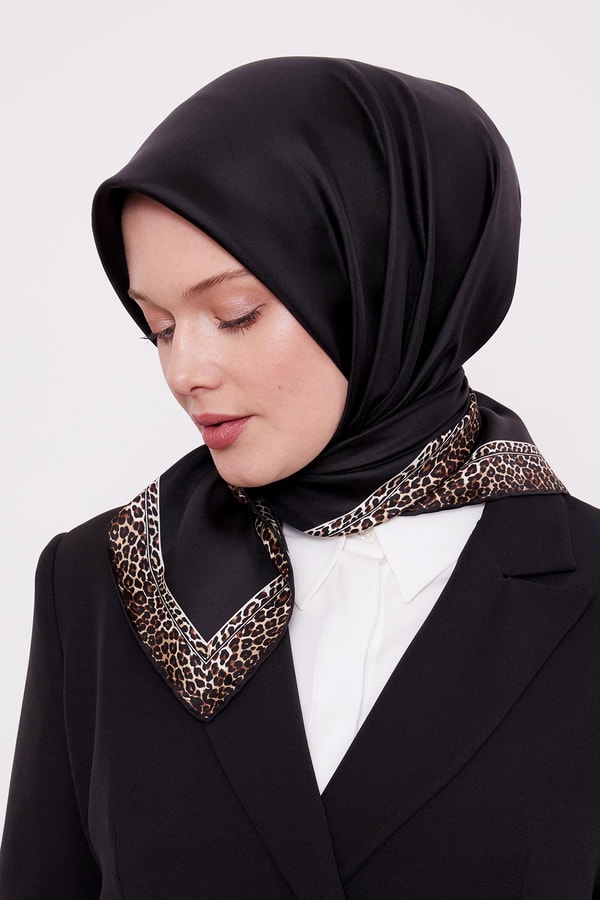 LevidorSiyah Leopar Desen Twill İpek Eşarp