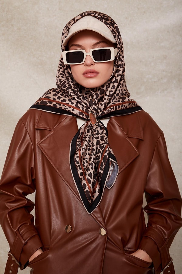 LevidorSiyah Leopar Desen Twill İpek Eşarp