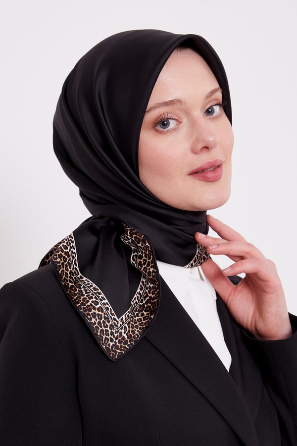LevidorSiyah Leopar Desen Twill İpek Eşarp
