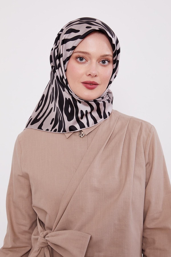 LevidorSiyah Leopar Desen Twill İpek Eşarp