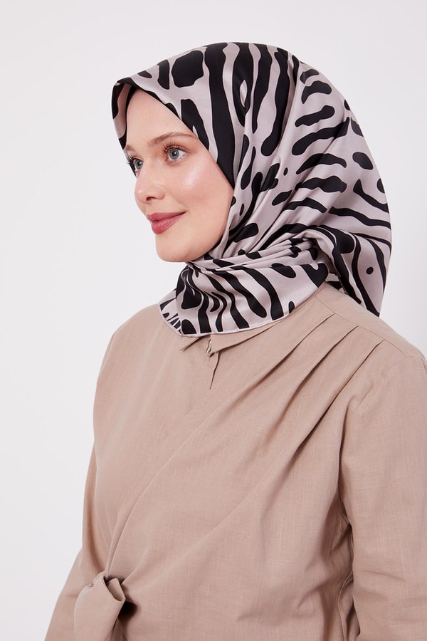 LevidorSiyah Leopar Desen Twill İpek Eşarp