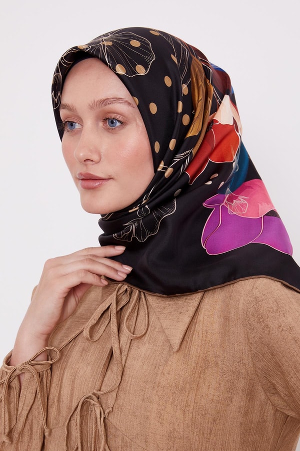 LevidorSiyah Lotus Çiçek Desen Twill İpek Eşarp