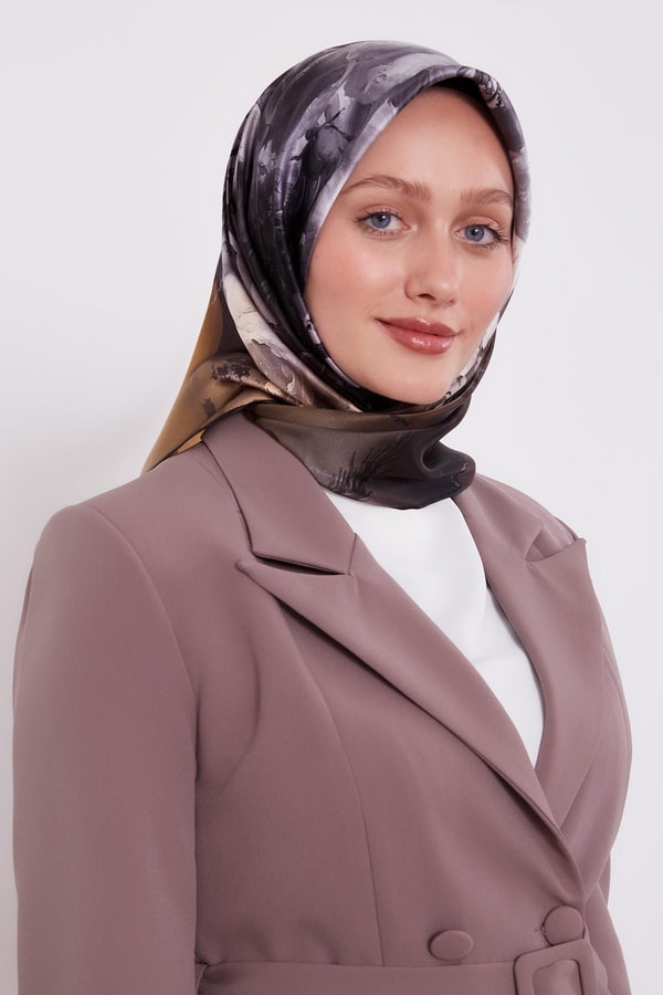 LevidorSiyah Menekşe Desen Sura İpek Eşarp