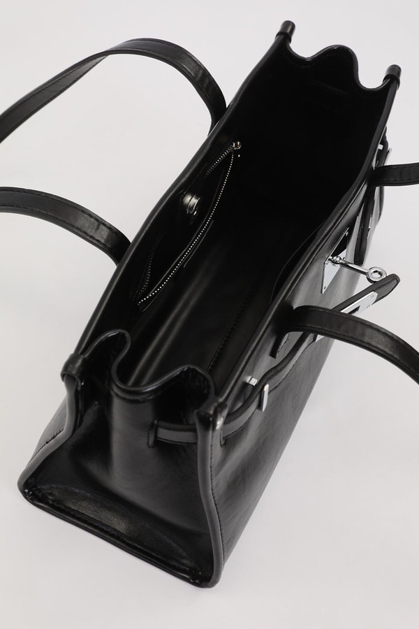 LevidorSiyah Metal Kilit Charmlı Omuz Çantası