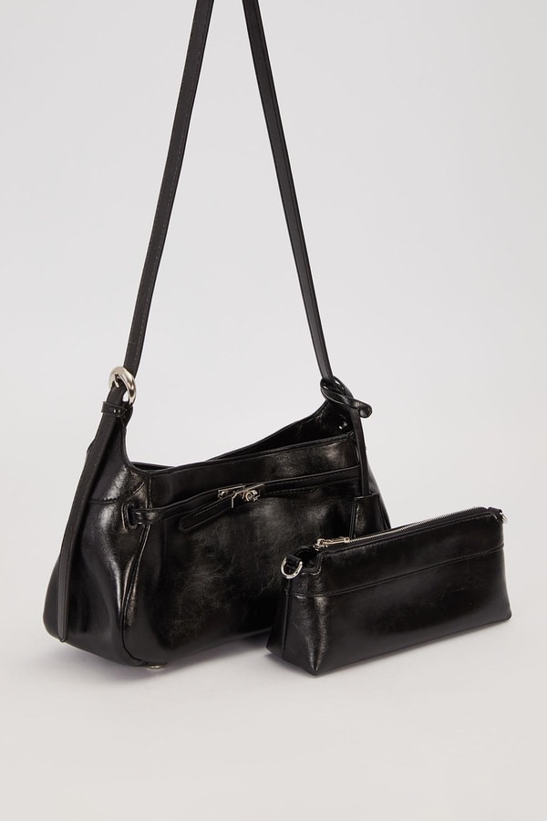 LevidorSiyah Metal Kilit Kapamalı Omuz Çantası