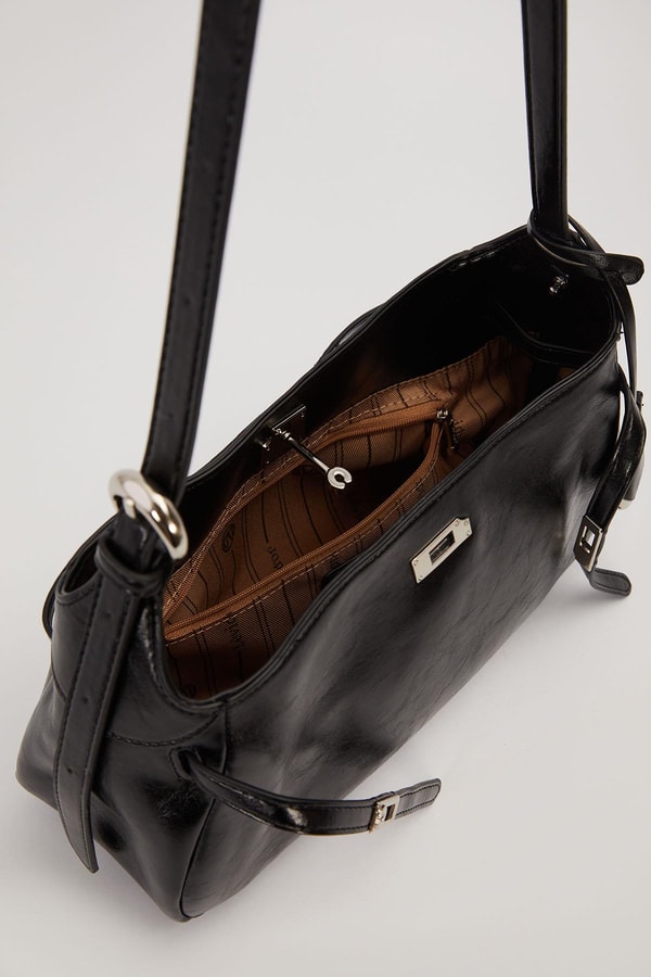 LevidorSiyah Metal Kilit Kapamalı Omuz Çantası